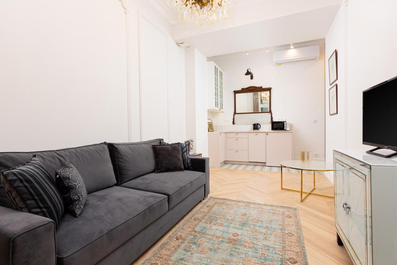 Apartment Lux Kamienica Noakowskiego 16 By Renters Warsaw